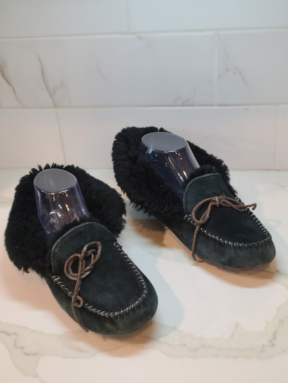 UGG Women Black Shearling-Lined Slip-Ons 8 Womens 39 EU